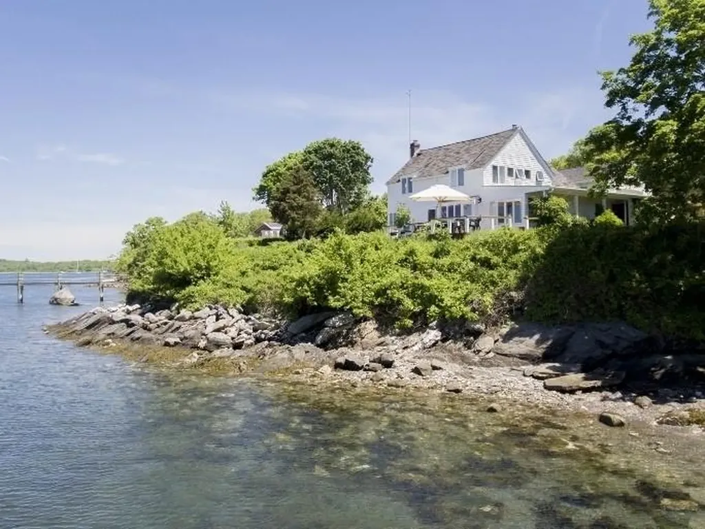 23 Avenue B Jamestown RI 02835