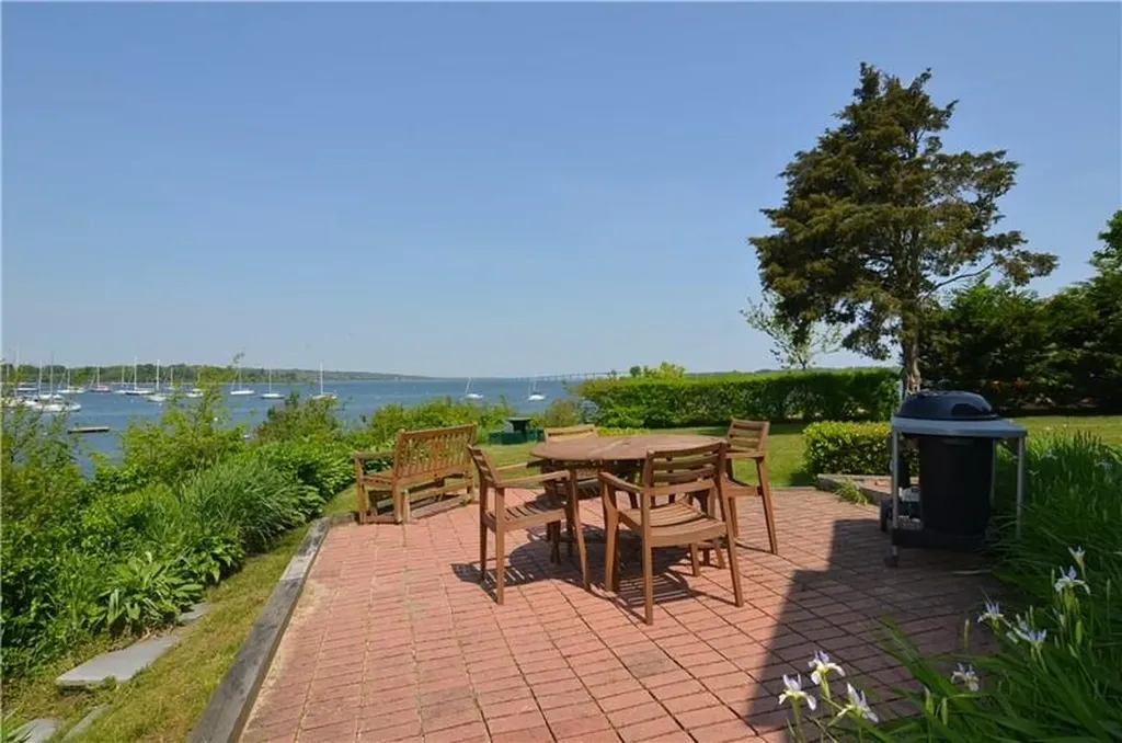 23 Avenue B Jamestown RI 02835