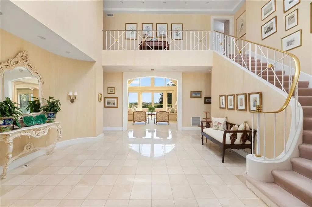 283 Ocean Avenue Newport RI 02840