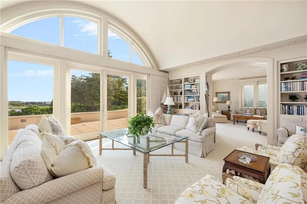 283 Ocean Avenue Newport RI 02840
