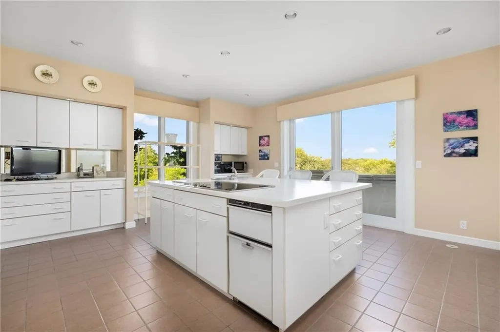 283 Ocean Avenue Newport RI 02840