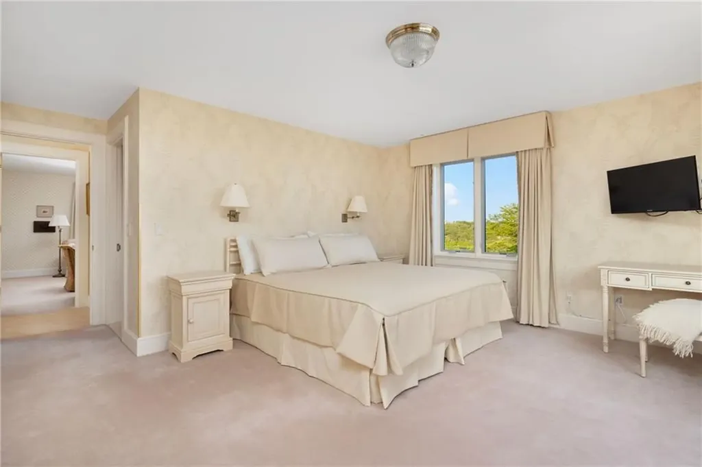 283 Ocean Avenue Newport RI 02840