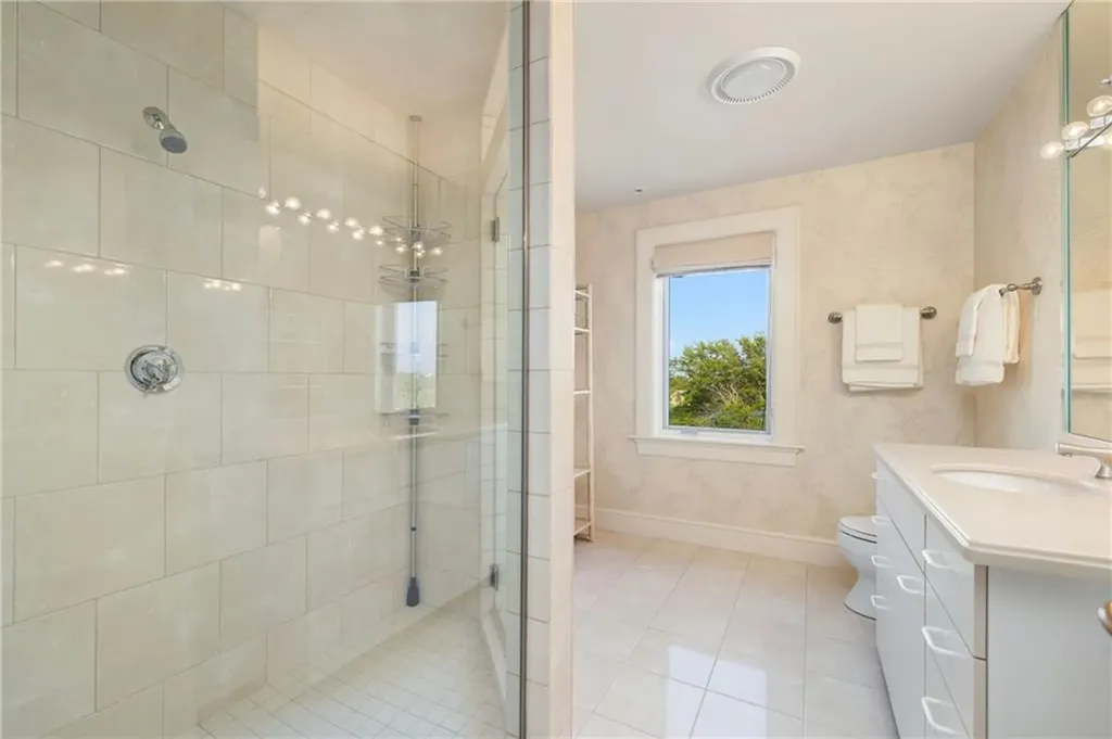 283 Ocean Avenue Newport RI 02840