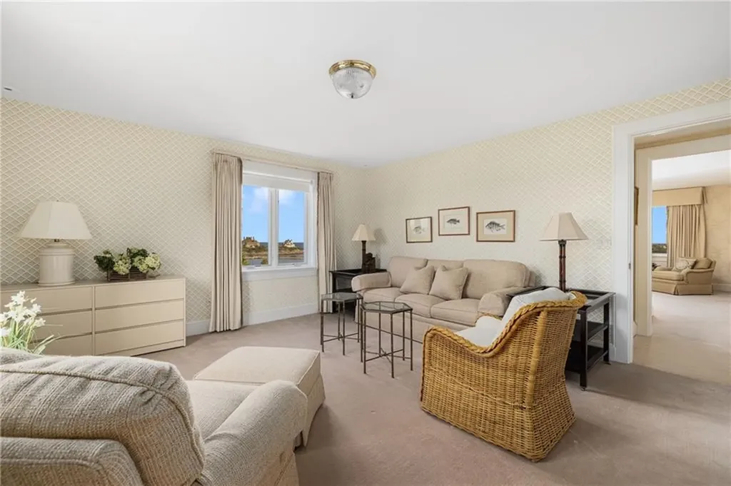 283 Ocean Avenue Newport RI 02840