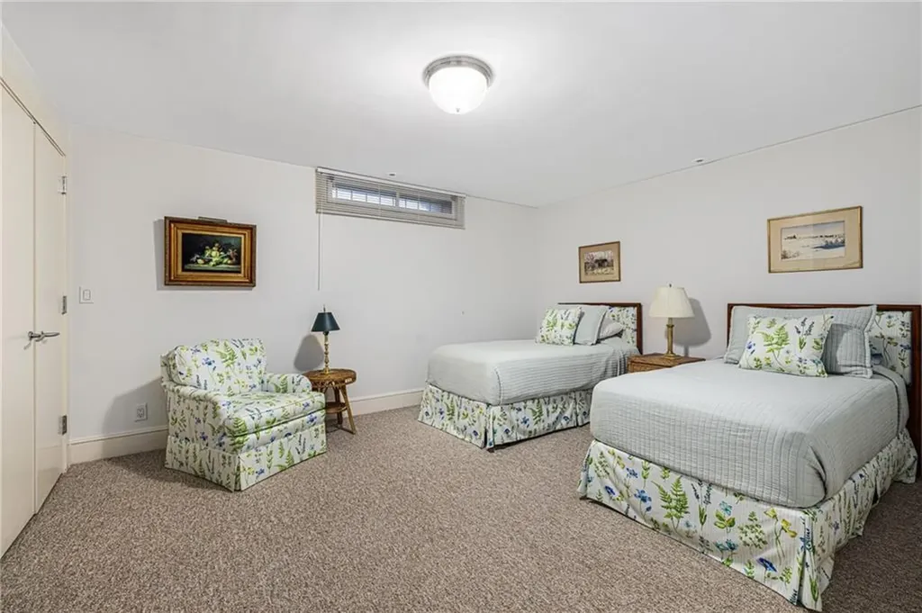 283 Ocean Avenue Newport RI 02840