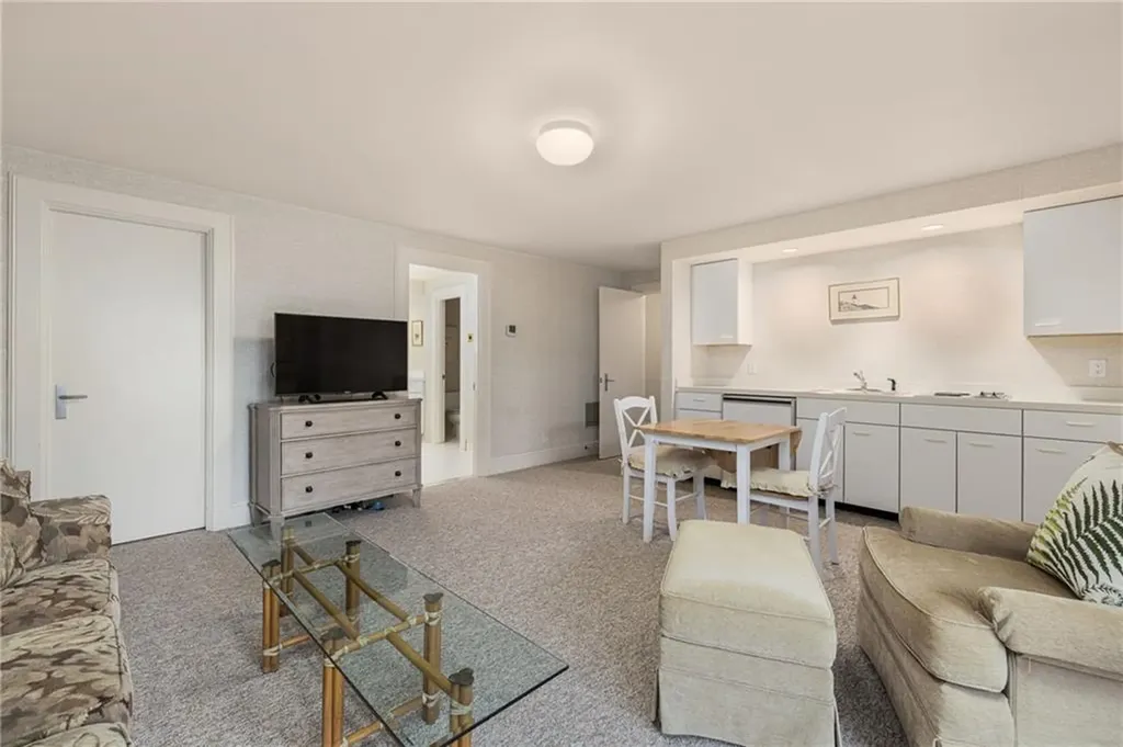 283 Ocean Avenue Newport RI 02840