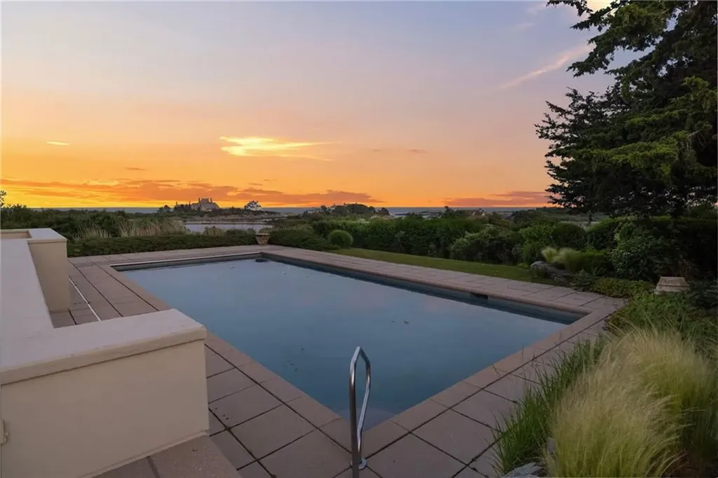 283 Ocean Avenue Newport RI 02840