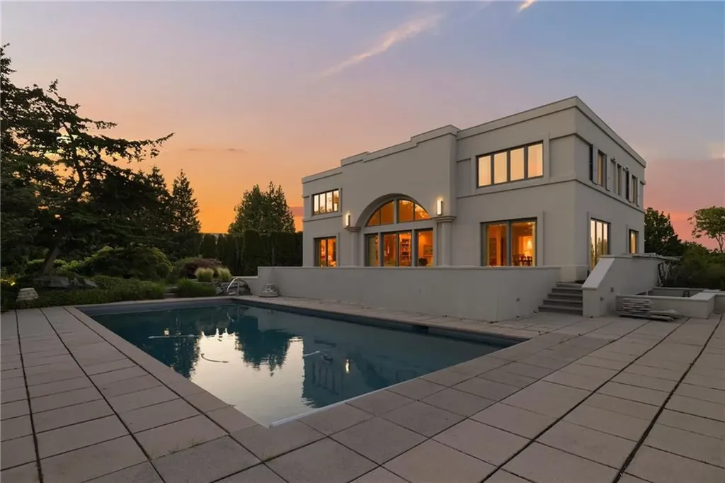 283 Ocean Avenue Newport RI 02840