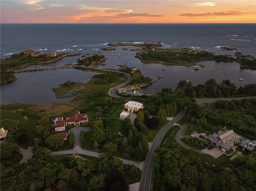 283 Ocean Avenue Newport RI 02840