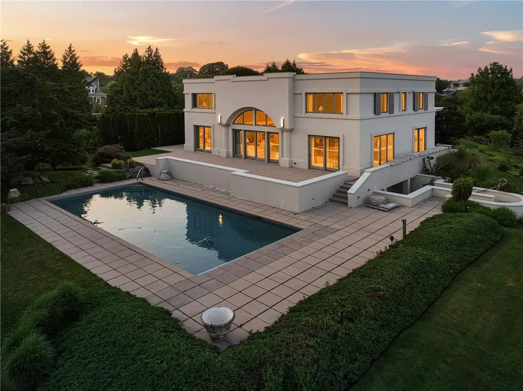 283 Ocean Avenue Newport RI 02840
