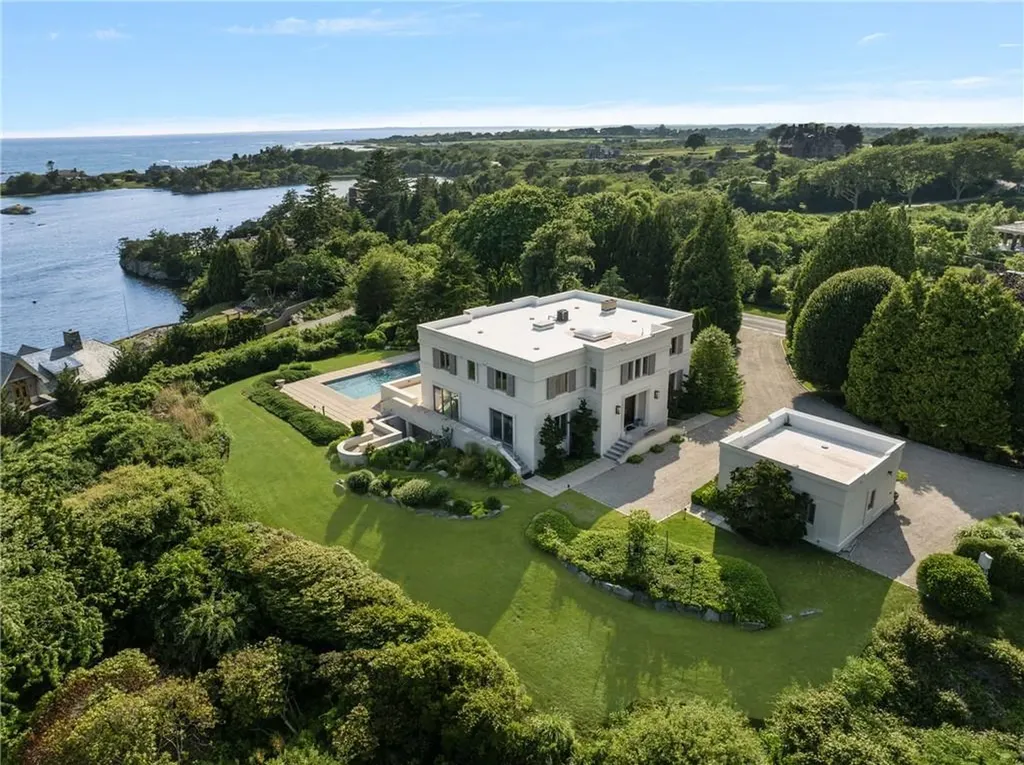 283 Ocean Avenue Newport RI 02840