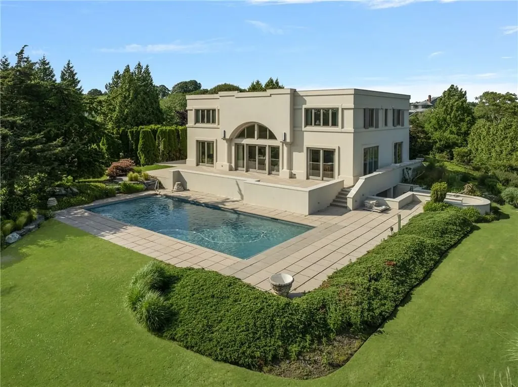 283 Ocean Avenue Newport RI 02840