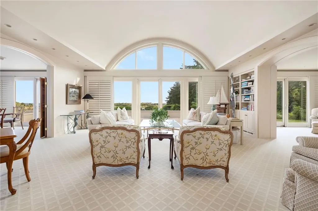 283 Ocean Avenue Newport RI 02840