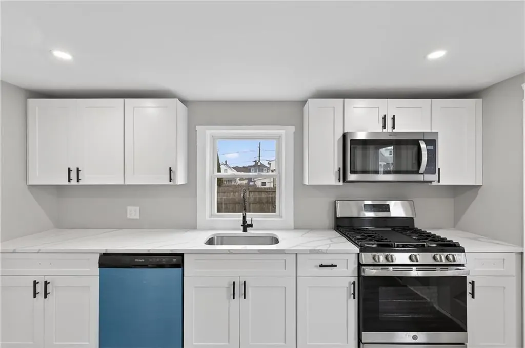 18 Huron Street Warwick RI 02889