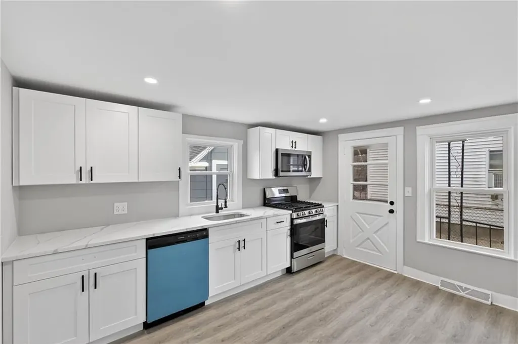 18 Huron Street Warwick RI 02889