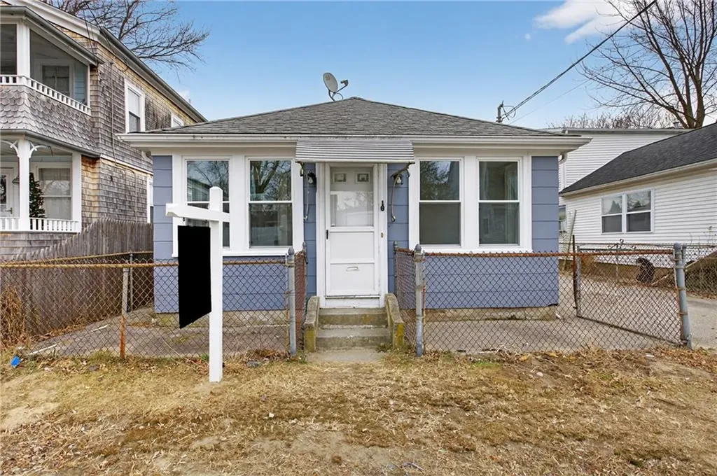 18 Huron Street Warwick RI 02889