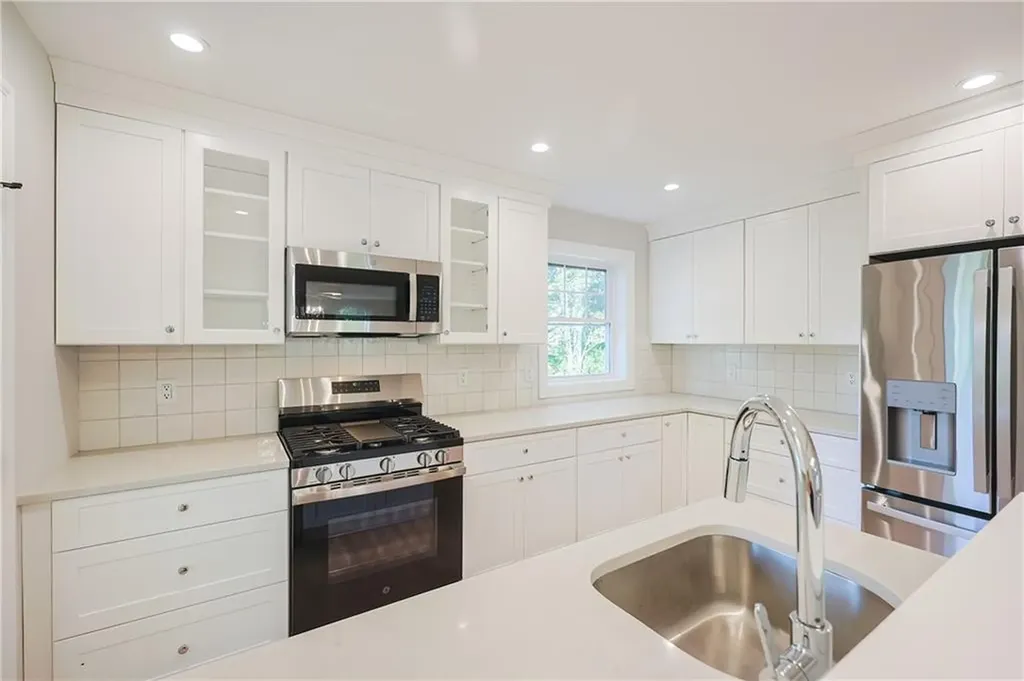 1808 Kingstown Road South Kingstown RI 02879