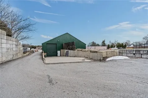 1960 E Main Road Portsmouth RI 02871