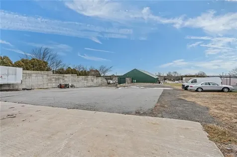 1960 E Main Road Portsmouth RI 02871