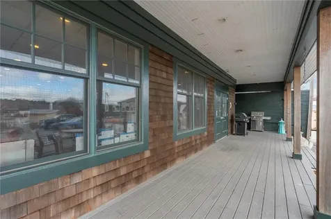 1960 E Main Road Portsmouth RI 02871