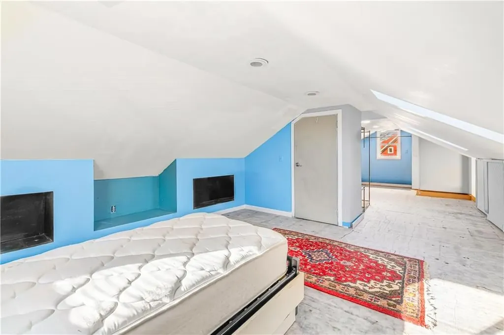 80 Hillside Avenue Providence RI 02906