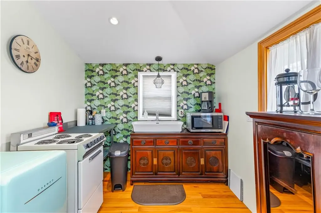 80 Hillside Avenue Providence RI 02906