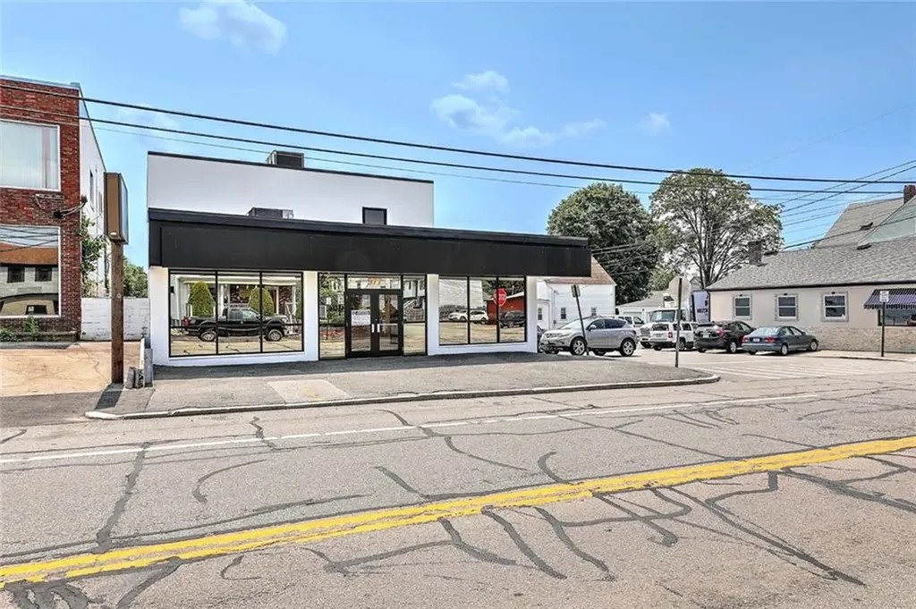 577 Warren Avenue East Providence RI 02914