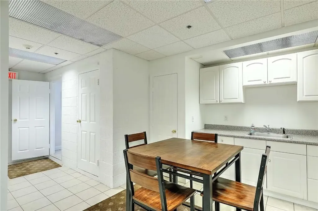 577 Warren Avenue East Providence RI 02914
