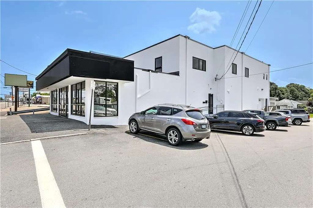 577 Warren Avenue East Providence RI 02914