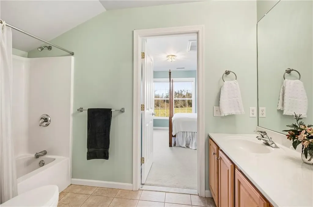 222 Rolling Hill Road Portsmouth RI 02871