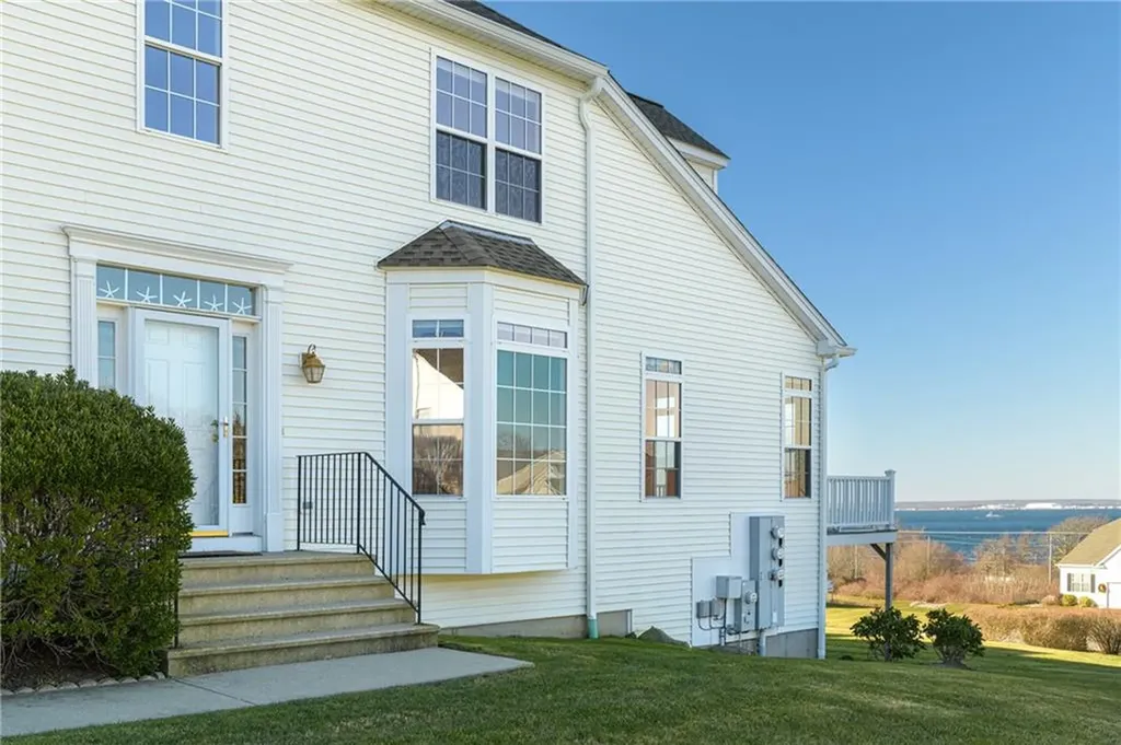 222 Rolling Hill Road Portsmouth RI 02871