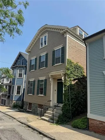 8 Barney Street Newport RI 02840