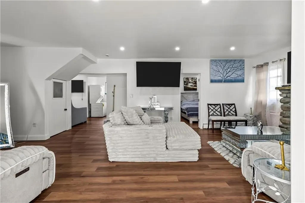 129 Shore Road East Providence RI 02903