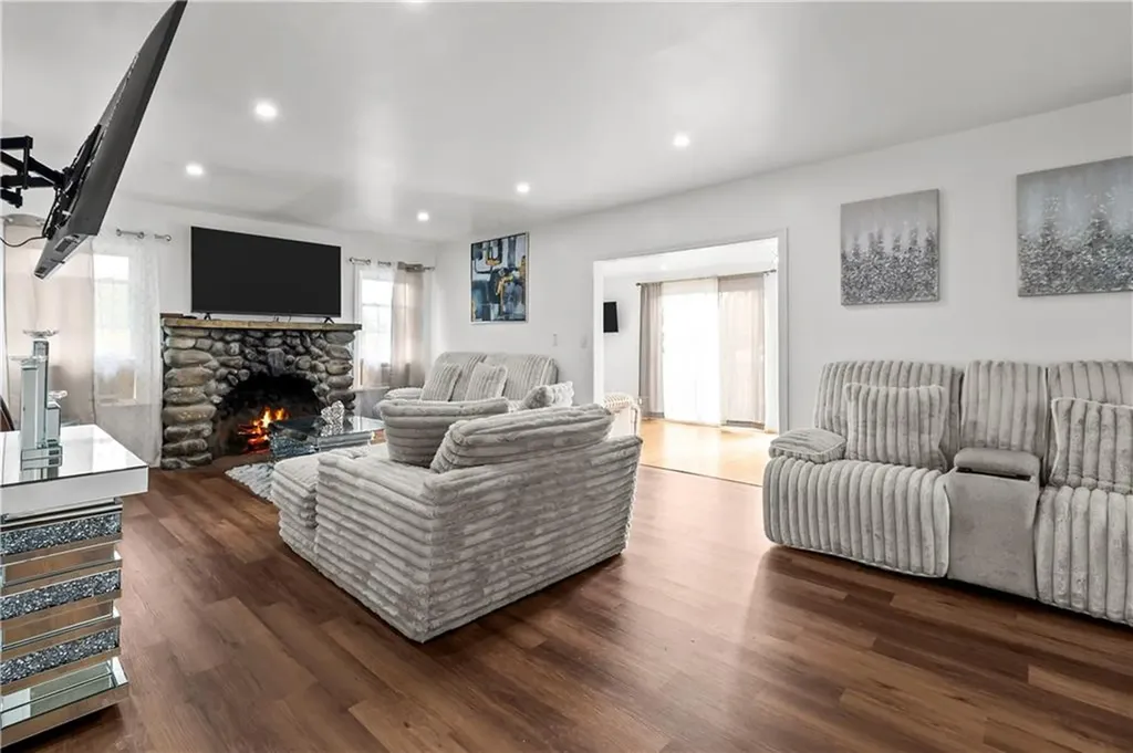 129 Shore Road East Providence RI 02903