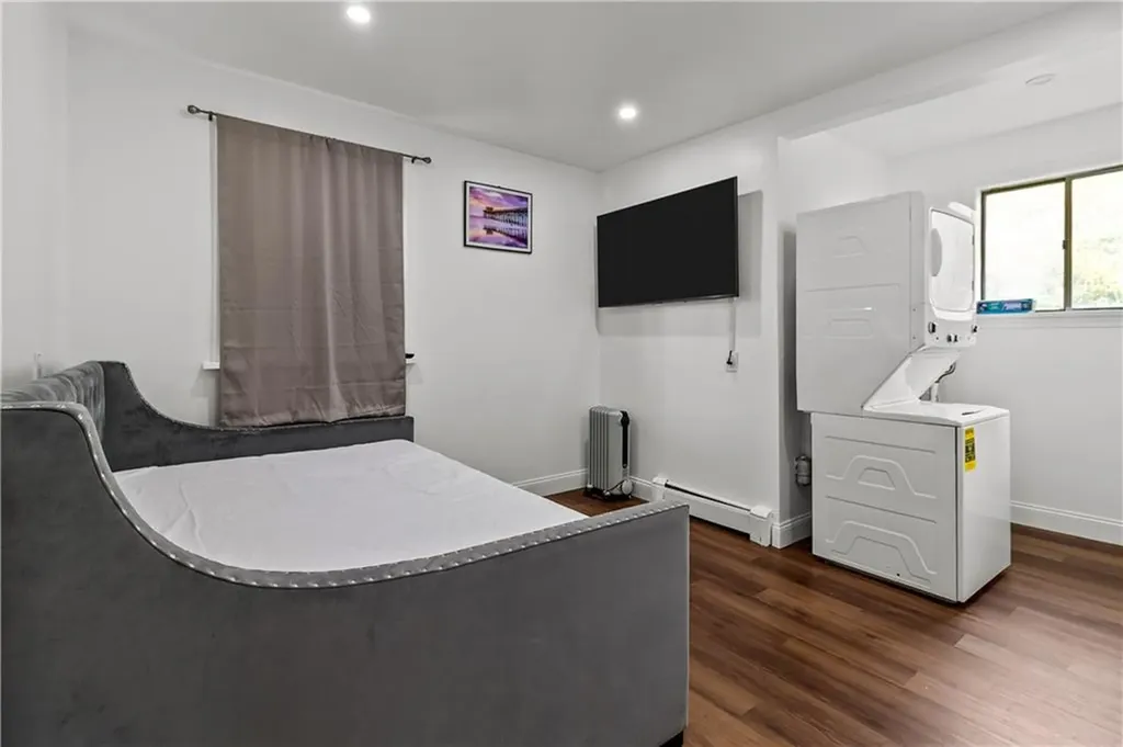 129 Shore Road East Providence RI 02903