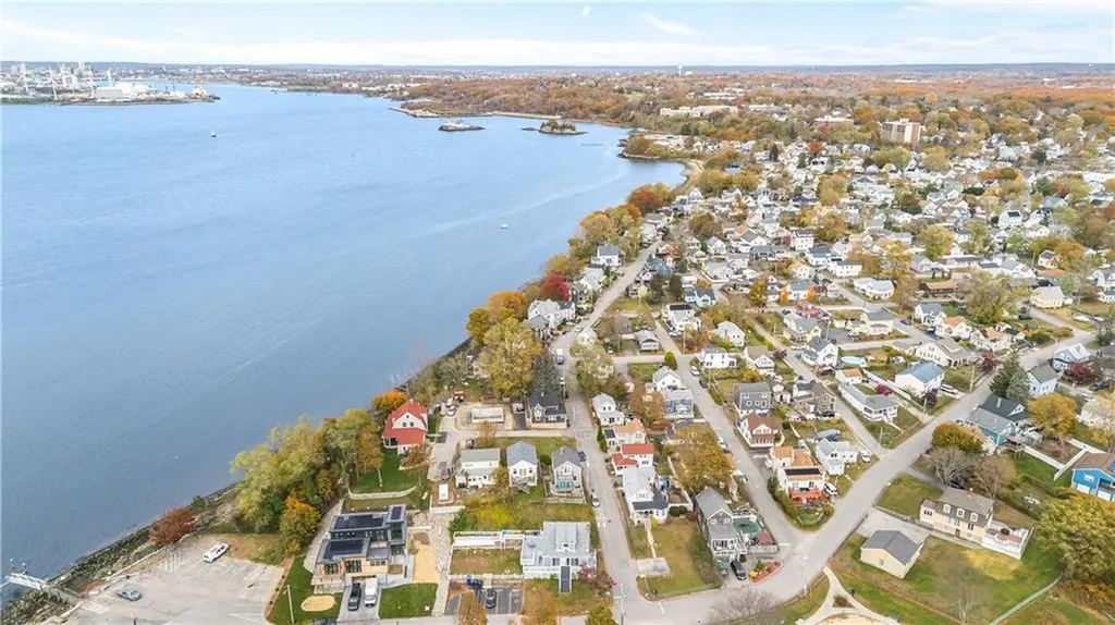 129 Shore Road East Providence RI 02903