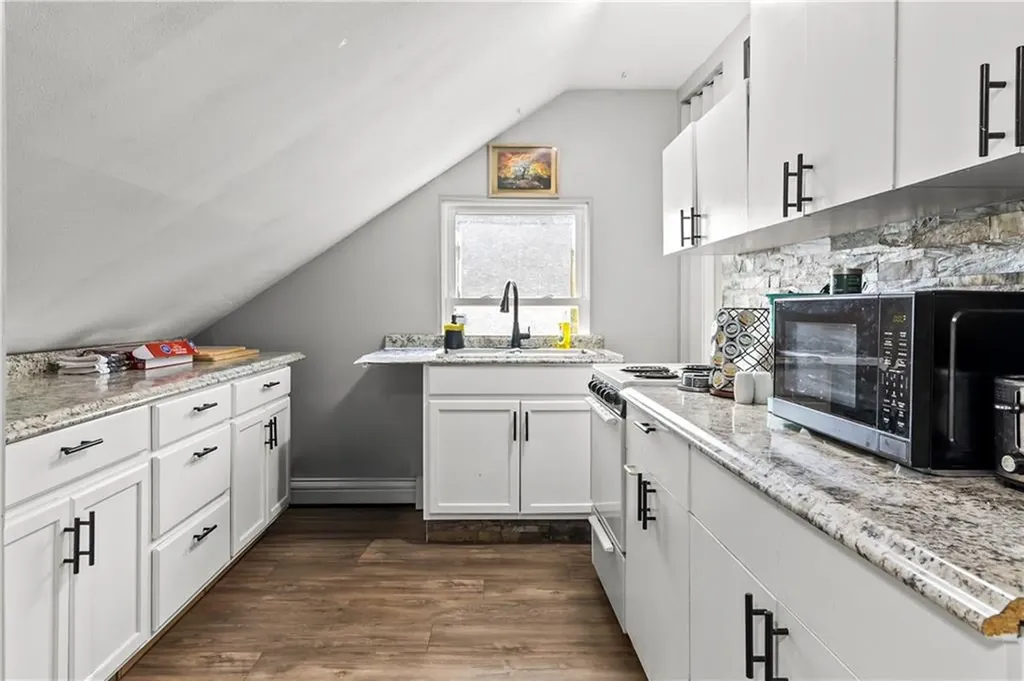 129 Shore Road East Providence RI 02903