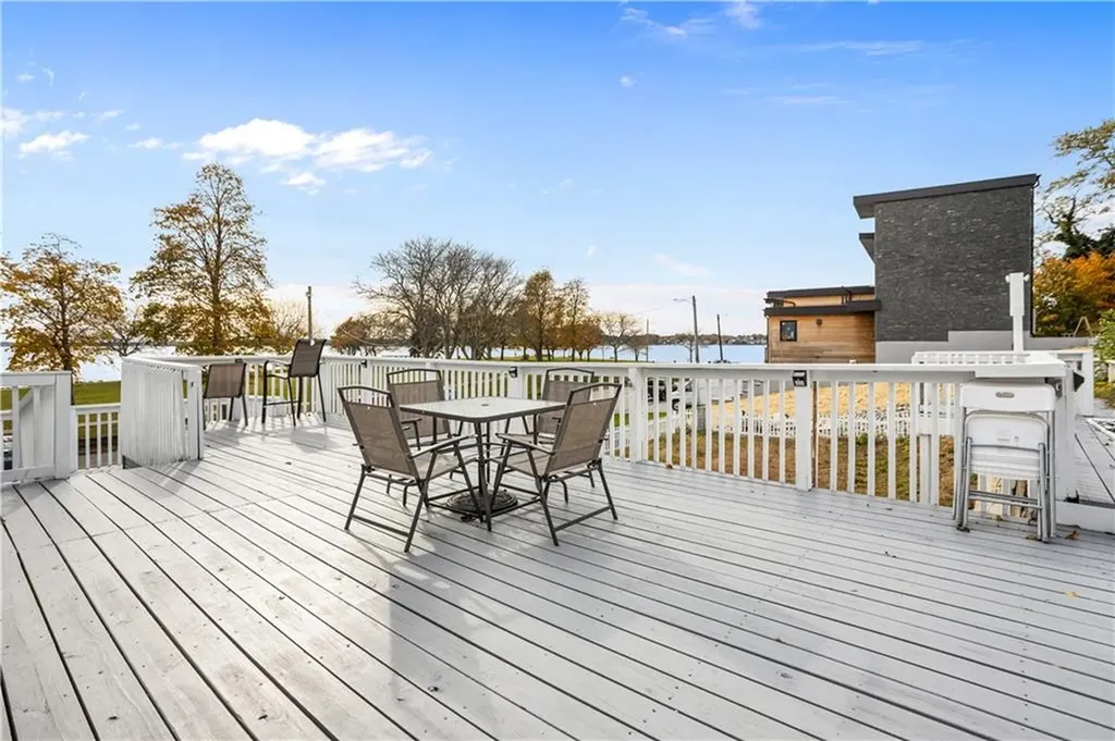 129 Shore Road East Providence RI 02903