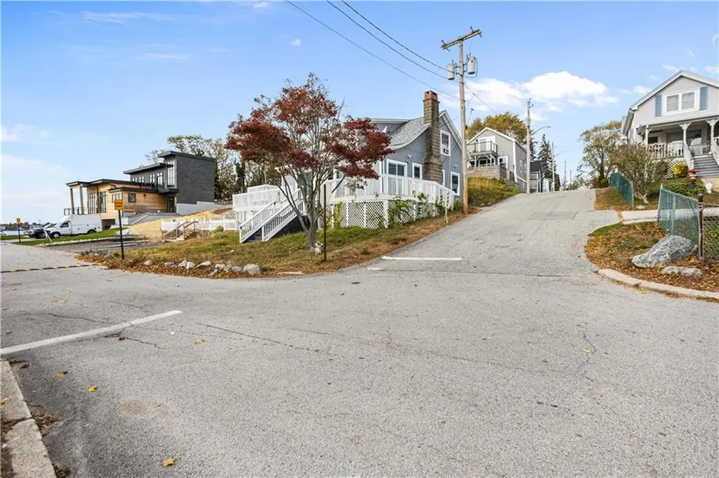 129 Shore Road East Providence RI 02903