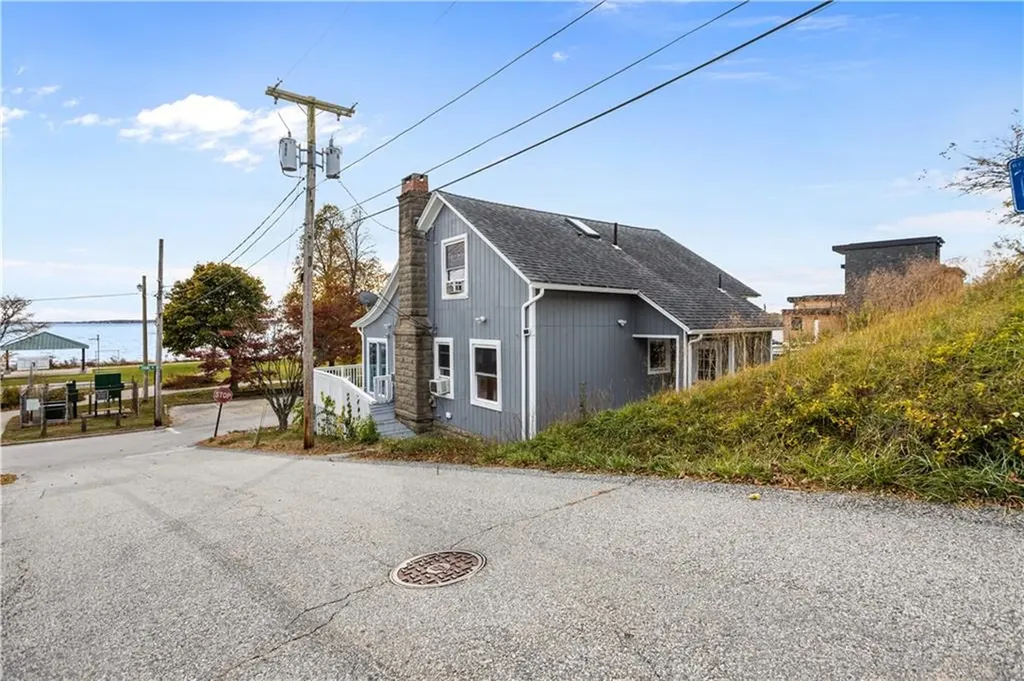 129 Shore Road East Providence RI 02903