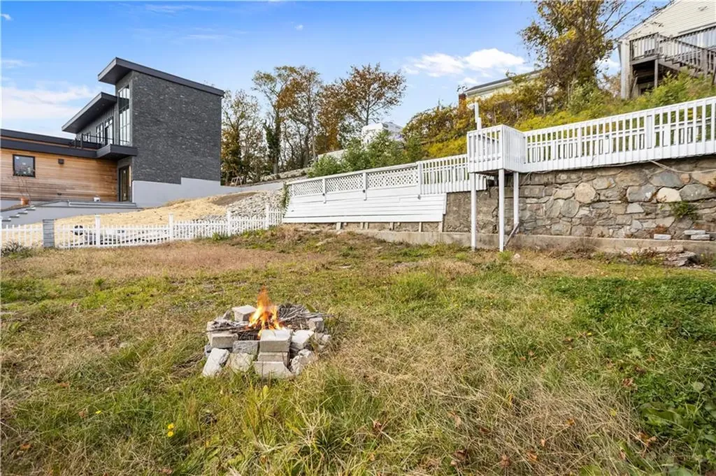 129 Shore Road East Providence RI 02903