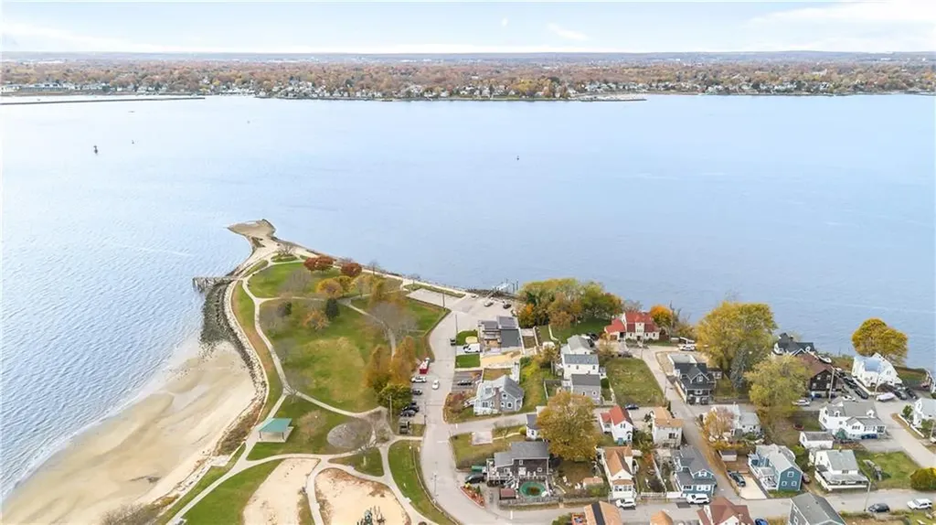 129 Shore Road East Providence RI 02903