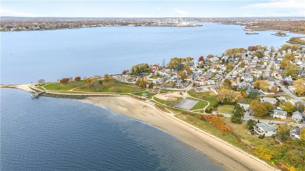 129 Shore Road East Providence RI 02903