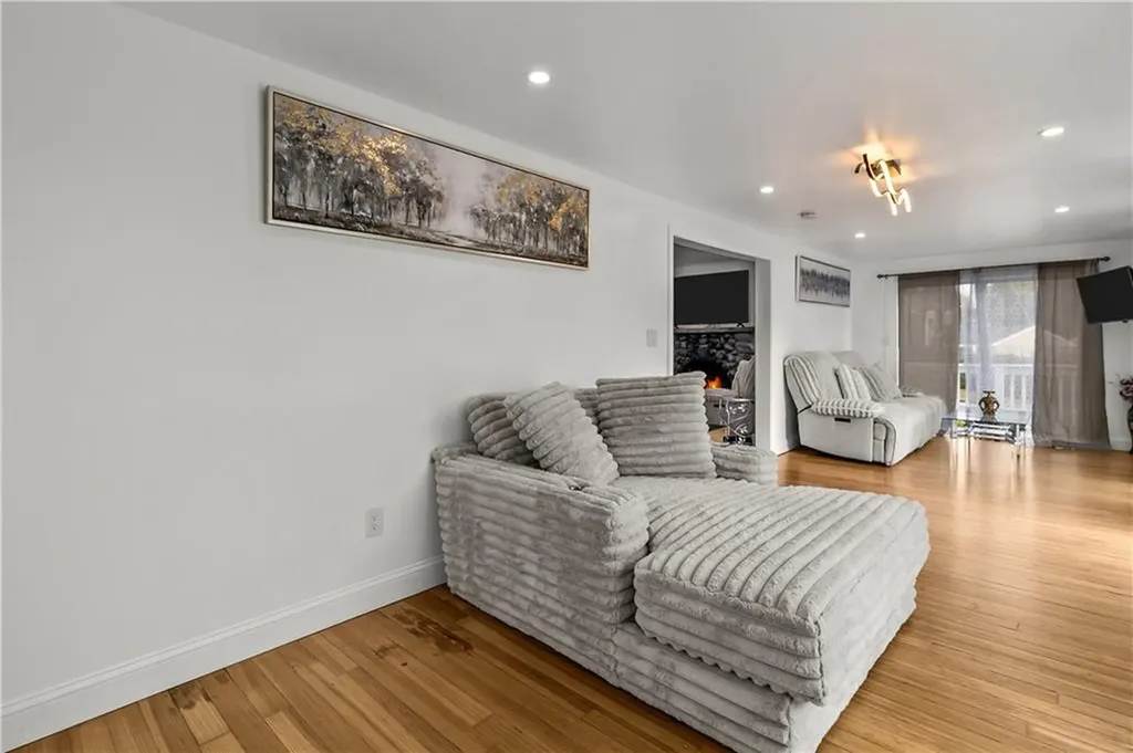 129 Shore Road East Providence RI 02903