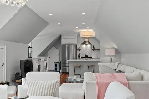 567 Bristol Ferry Road Portsmouth RI 02871