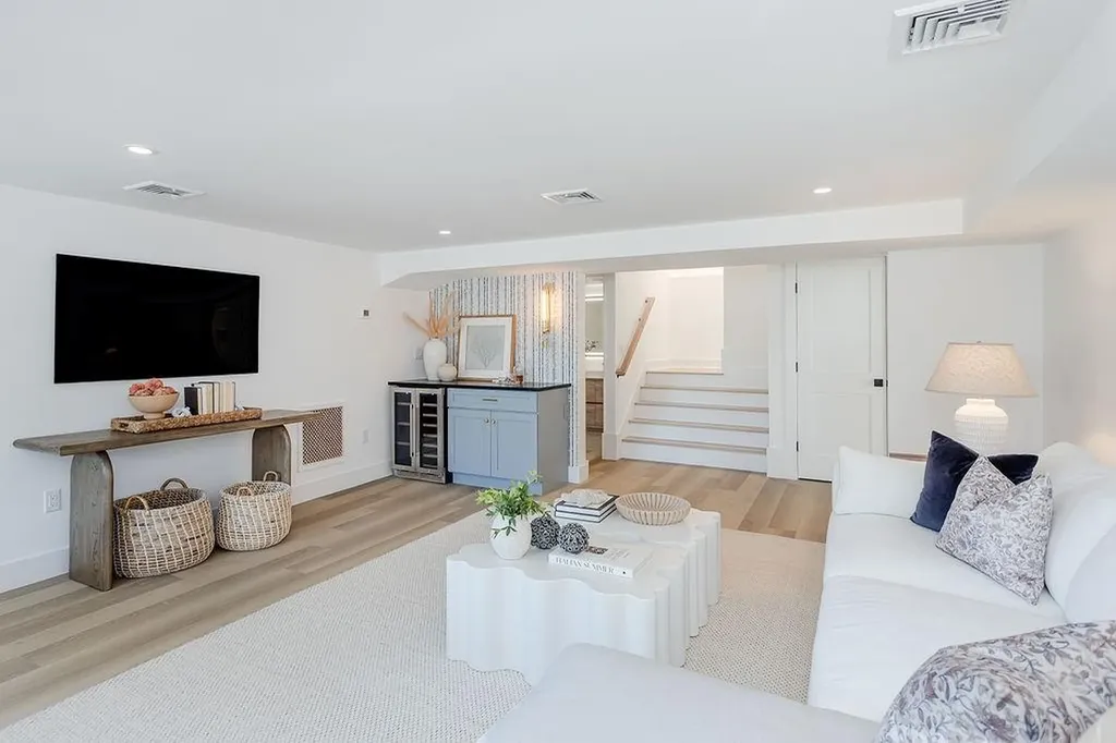 84 Allston Avenue Middletown RI 02842