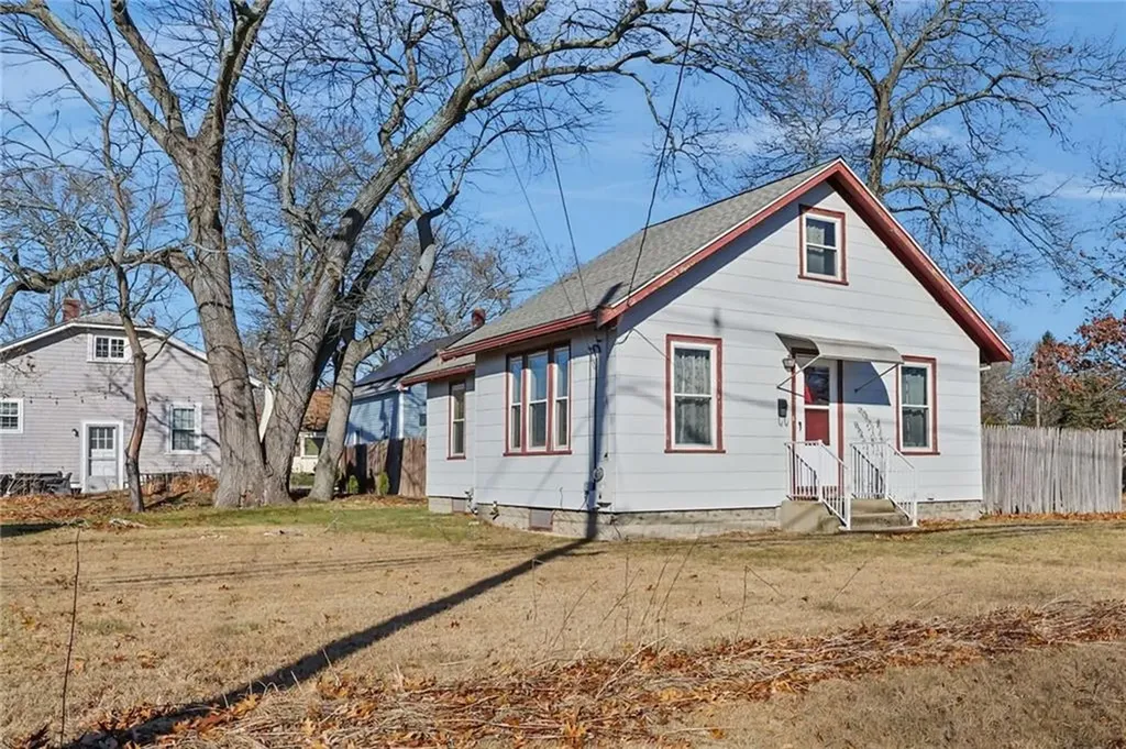 107 Wayne Street Warwick RI 02889