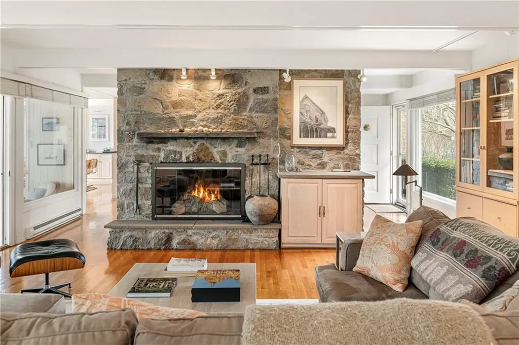 53 Shore Road Bristol RI 02809