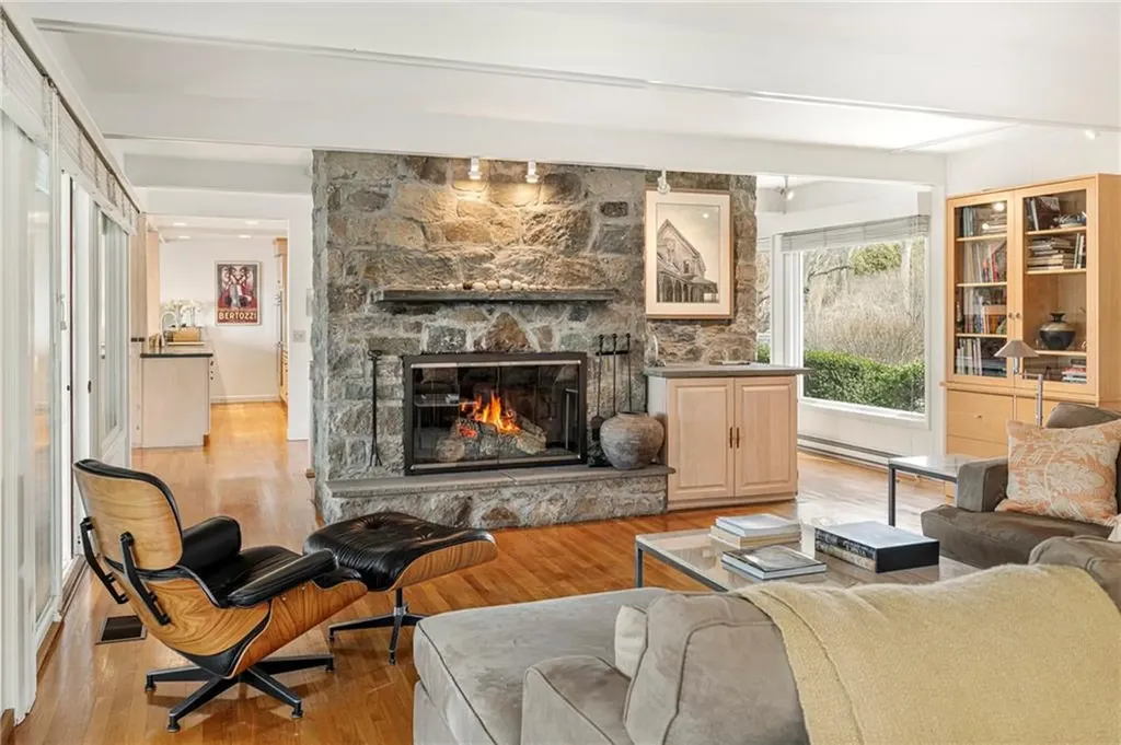 53 Shore Road Bristol RI 02809
