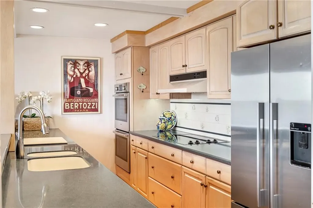 53 Shore Road Bristol RI 02809
